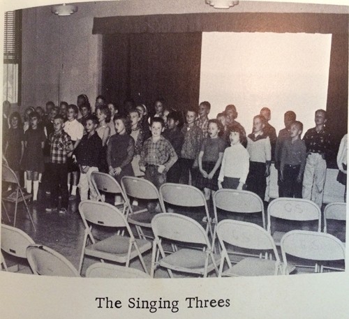 TX - Smithville Central School  The singing Threes