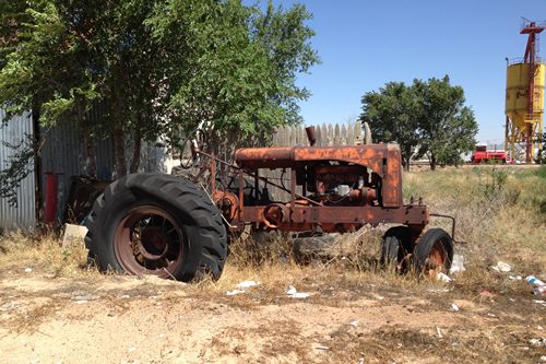 Seagraves TX - old tractor
