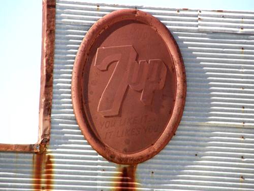 Placid Texas rusted 7 up sign